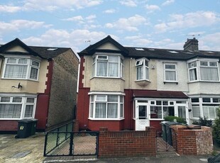 Room to rent in Forest View Road, Walthamstow, London E17