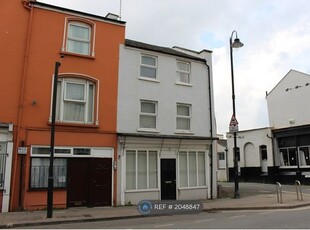Room to rent in High Street, Cheltenham GL50