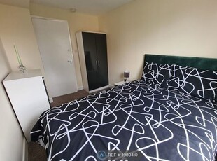 Room to rent in Thurspit Place, Northampton NN3