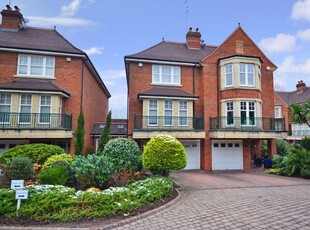 Semi-detached house to rent in Mountview Close, London NW11