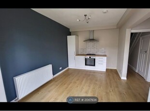 Semi-detached house to rent in Ripley Avenue, Stockport SK2