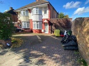 Semi-detached house to rent in Roman Road, Luton LU4