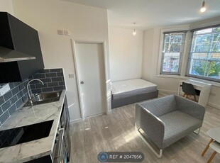 Studio to rent in Goldstone Villas, Hove BN3