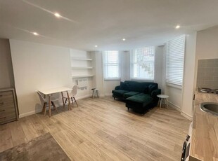 Studio to rent in St. Michaels Place, Brighton BN1