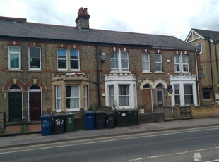 Terraced house to rent in Elizabeth Way, Cambridge CB4