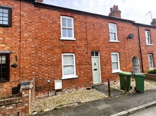 Terraced house to rent in Greenfield Road, Newport Pagnell, Buckinghamshire. MK16