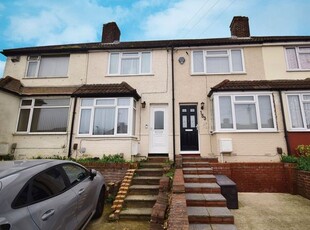 Terraced house to rent in Hawthorn Road, Strood, Rochester ME2