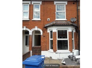 Terraced house to rent in Kitchener Road, Ipswich IP1
