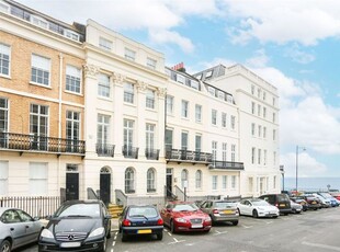 Terraced house to rent in Portland Place, Brighton, East Sussex BN2