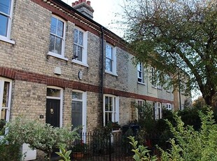Terraced house to rent in Pye Terrace, Chesterton, Cambridge CB4