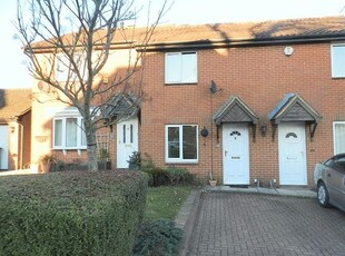 Terraced house to rent in Russell Road, Toddington, Dunstable LU5