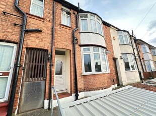 Terraced house to rent in Talbot Road, Luton, Bedfordshire LU2