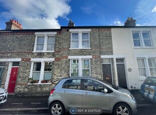 Terraced house to rent in Thoday Street, Cambridge CB1