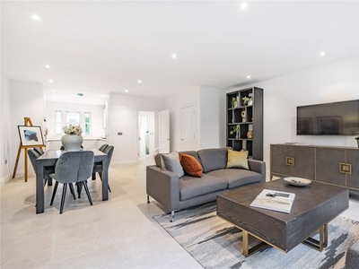 Town house for sale in Guildford, Surrey GU2