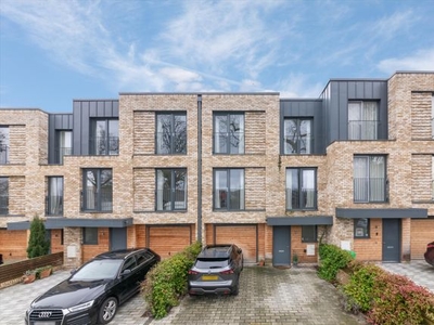 Town house for sale in Victoria Drive, London SW19