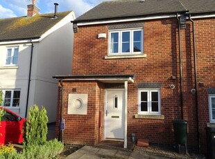 Town house to rent in Gold Close, Hinckley LE10
