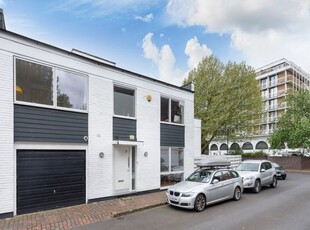 Town house to rent in Hawtrey Road, Swiss Cottage NW3