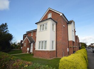 Town house to rent in Oliver Road, Pennington, Lymington, Hampshire SO41