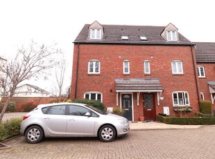 Town house to rent in Reed Court, Swindon, Wiltshire SN3