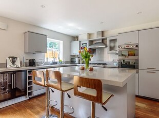 Town house to rent in Whitehill Place, Virginia Water GU25