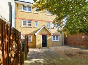 1 bedroom flat for sale in Danielson Court, Manor Road, Chatham, ME4