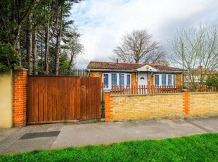2 Bedroom Bungalow Woodford Greater London