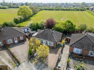 2 bedroom detached bungalow for sale in Sefton Avenue, York, YO31