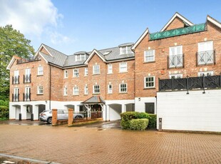 2 bedroom flat for sale in Sells Close, Guildford, Surrey, GU1