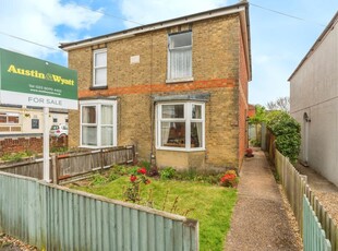 2 bedroom semi-detached house for sale in Shirley Park Road, Southampton, Hampshire, SO16