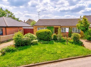 3 bedroom bungalow for sale in Fellowes Lane, Colney Heath, St. Albans, Hertfordshire, AL4
