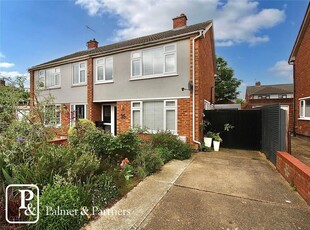 3 bedroom semi-detached house for sale in Lonsdale Close, Ipswich, Suffolk, IP4