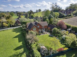 4 bedroom detached house for sale in Rogues Hill, Penshurst, TN11