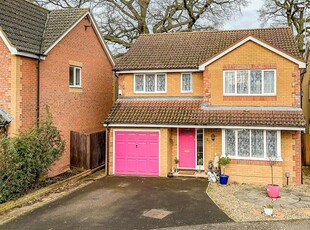 4 bedroom detached house for sale in Wynches Farm Drive, St. Albans, Hertfordshire, AL4