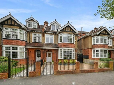 4 Bedroom House Surrey Greater London