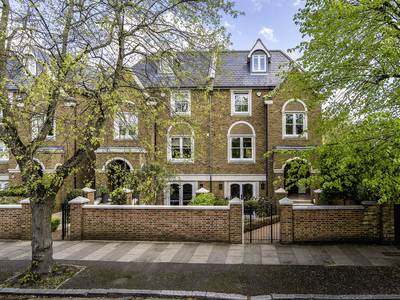 5 bedroom property for sale in Kidbrooke Grove, London, SE3