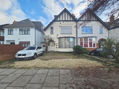 6 Bedroom House Mill Hill Greater London