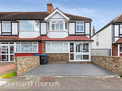 Beech Grove, Mitcham - 3 bedroom end of terrace house