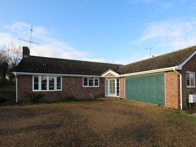 Bungalow to rent in North Street, Steeple Bumpstead, Haverhill CB9