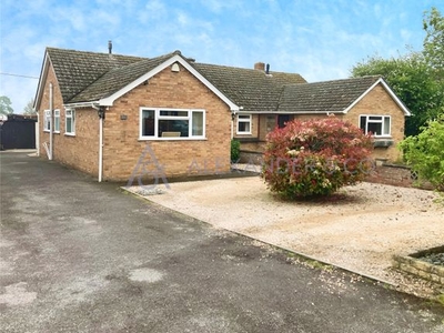 Bungalow to rent in The Broadway, Charlton On Otmoor, Kidlington, Oxfordshire OX5