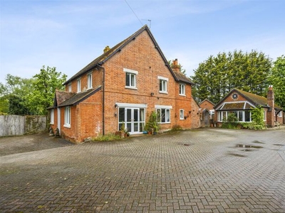 Country house for sale in York Cottage, Bramley RG26