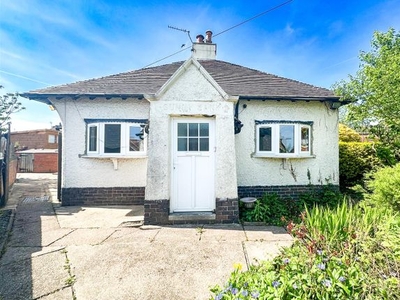 Detached bungalow to rent in Derby Road, Marehay, Ripley DE5