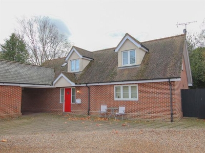Detached bungalow to rent in Harwich Road, Little Clacton, Clacton-On-Sea CO16