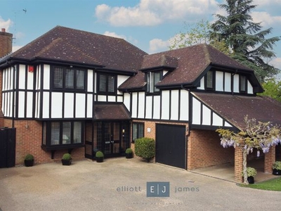 Detached house for sale in The Lindens, Loughton IG10