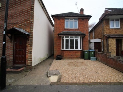 Detached house to rent in Andover Road, Shirley, Southampton SO15