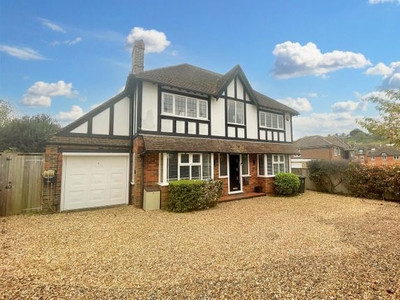 Detached house to rent in Cissbury Avenue, Findon Valley, Worthing BN14