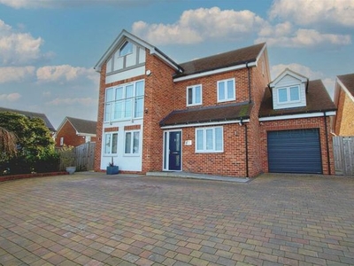 Detached house to rent in Dunton Road, Basildon, Essex SS15