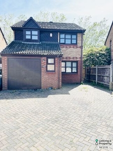 Detached house to rent in Maypole Road, Gravesend, Kent DA12
