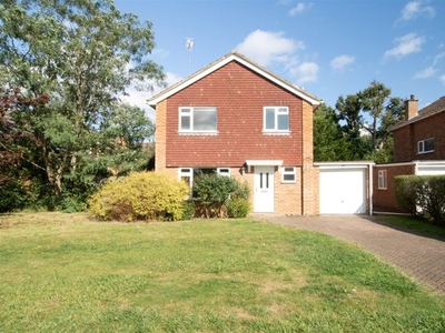 Detached house to rent in Orchard Gardens, Cranleigh GU6