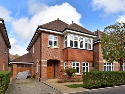 Detached house to rent in Queen Elizabeth Crescent, Beaconsfield, Buckinghamshire HP9