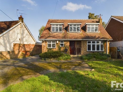 Detached house to rent in The Embankment, Wraysbury, Staines-Upon-Thames, Berkshire TW19
